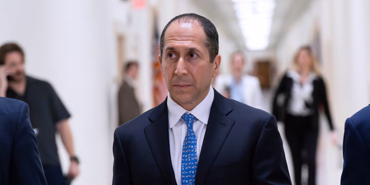 Epstein’s longtime accountant testifies on his wealth and business ties